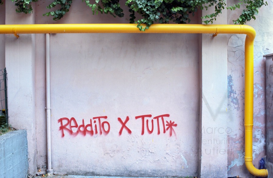 This Italian graffiti says "income for everybody". June 2012